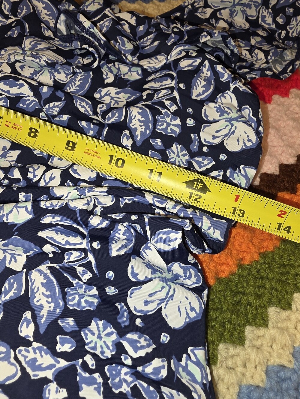 Vineyard Vines Womens Navy & White Floral One-Shoulder Swimsuit Sz S - Picture 7 of 7